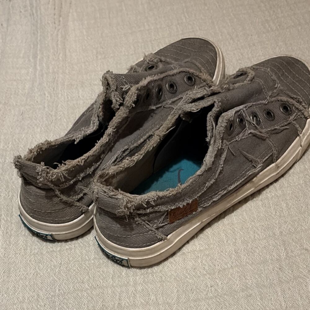 Blowfish Women's Gray Canvas Slip-On Lace-Up Sneakers Fringe Round Toe Size 8